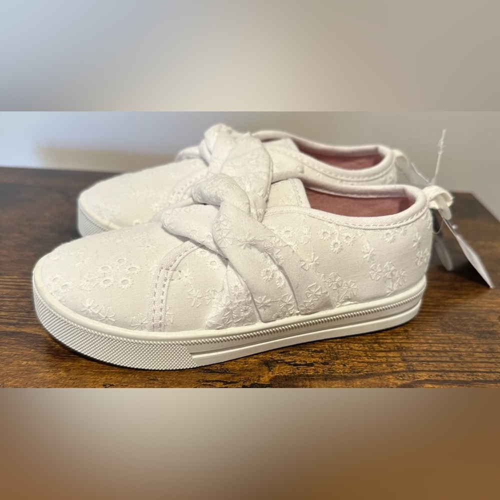 Osh Kosh Bgosh Toddler Girls White Floral Slip On Shoes NWT Various Sizes